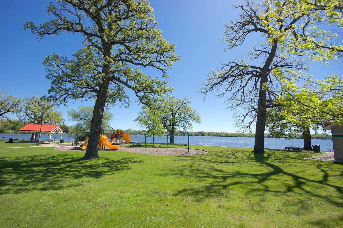 902 N Lake Shore Drive, Round Lake Beach, IL 60073