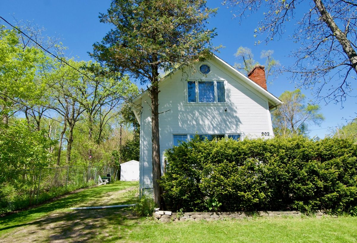 902 N Lake Shore Drive, Round Lake Beach, IL 60073