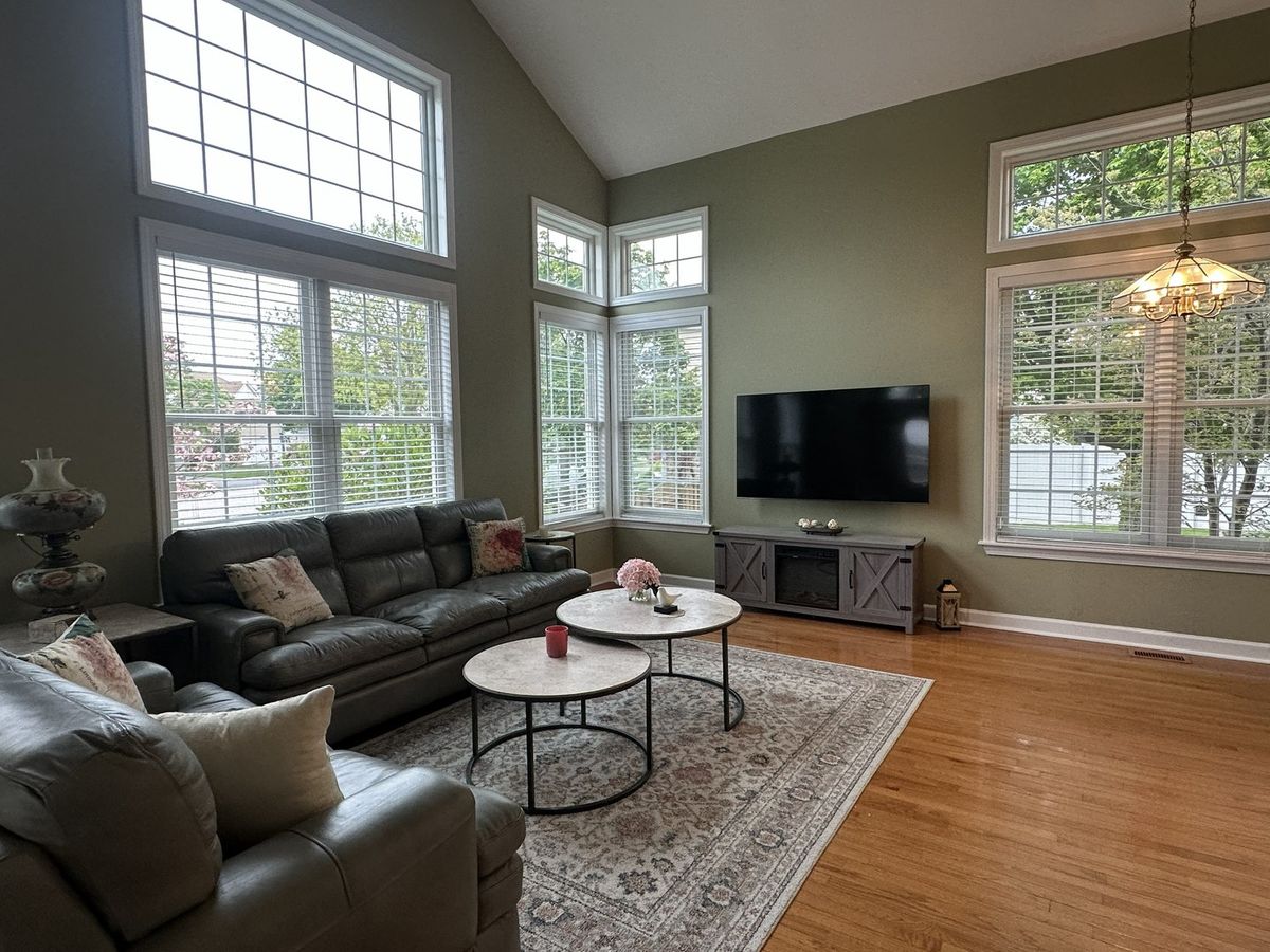 1575 Woodbury Circle, Gurnee, IL 60031