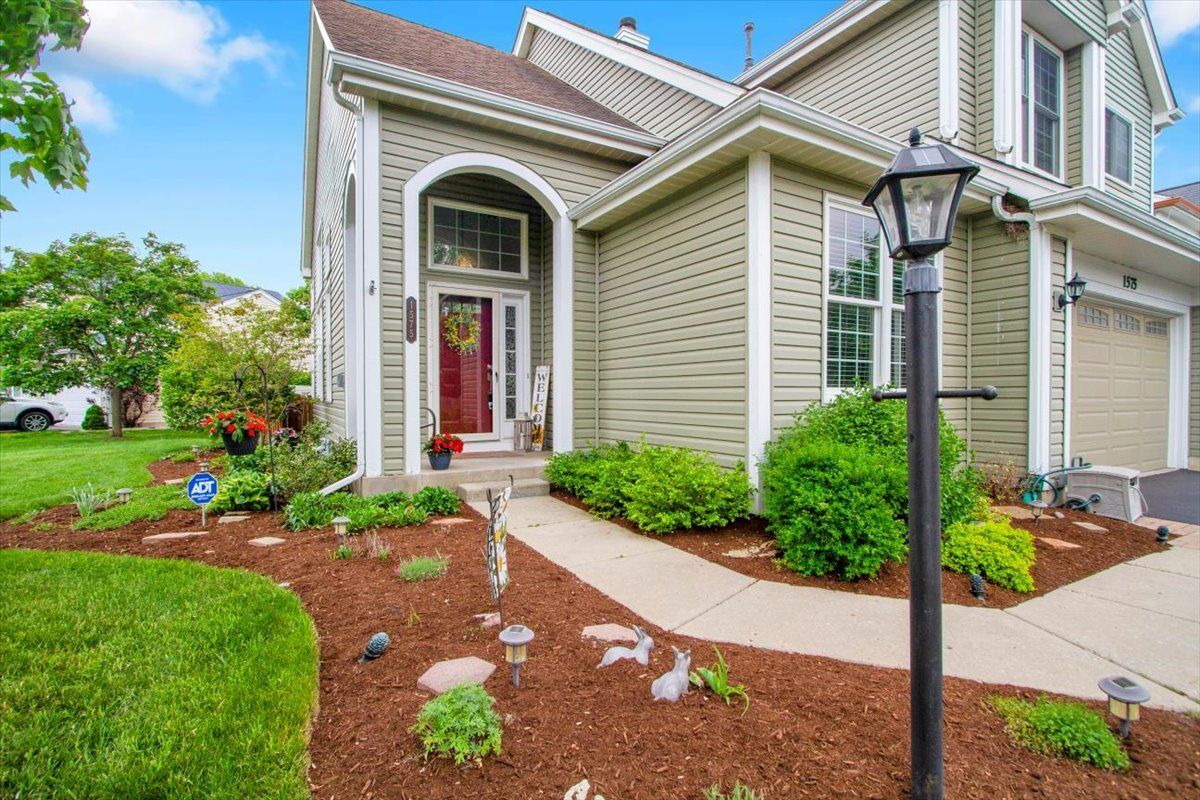 1575 Woodbury Circle — Gurnee, IL 60031