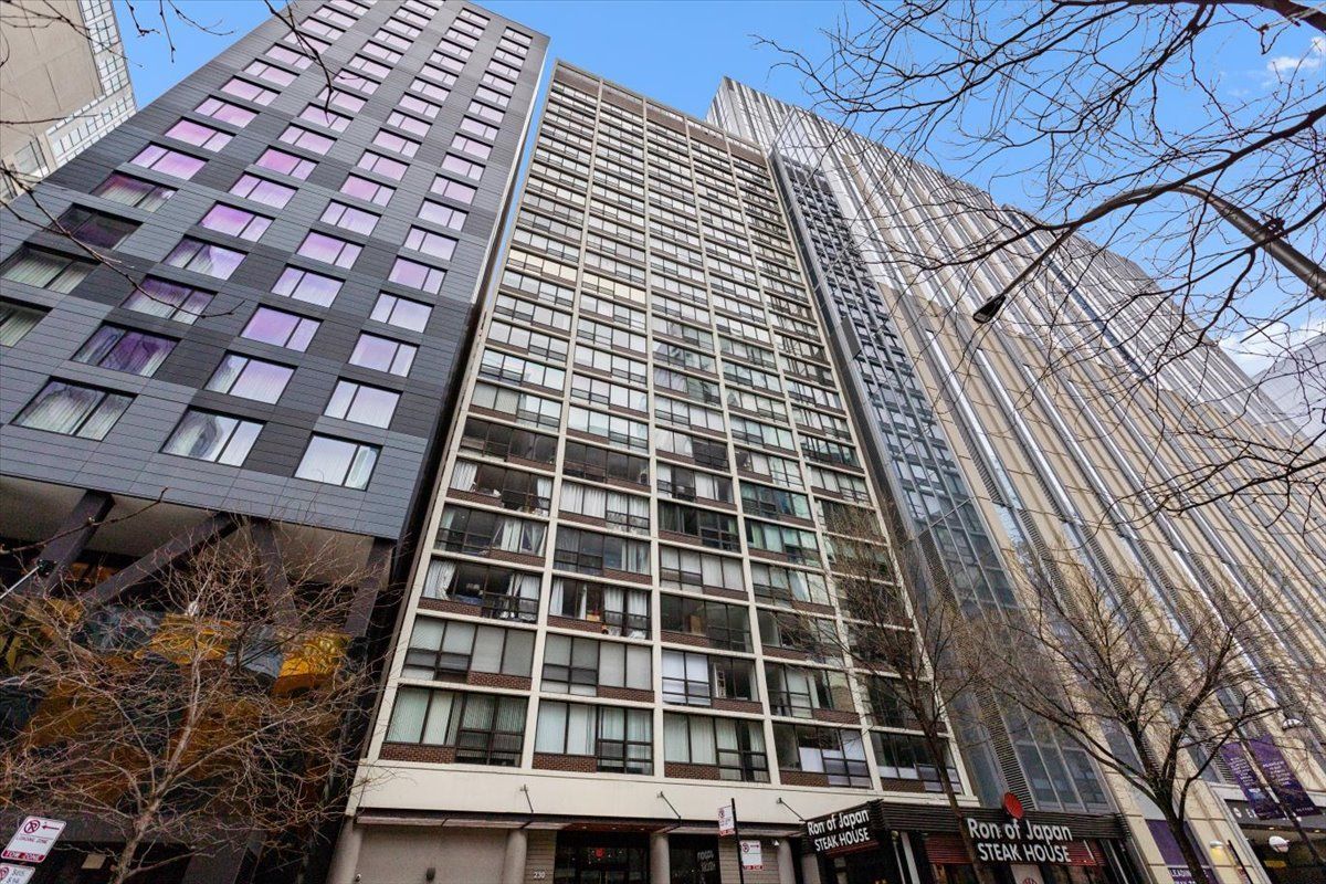 230 E Ontario Street #1305 — Chicago, IL 60611