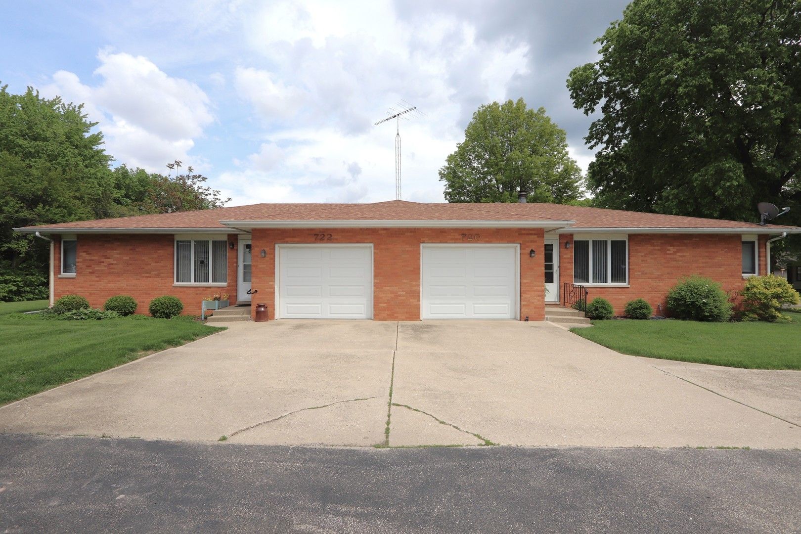 720-722 E North Street — Morris, IL 60450