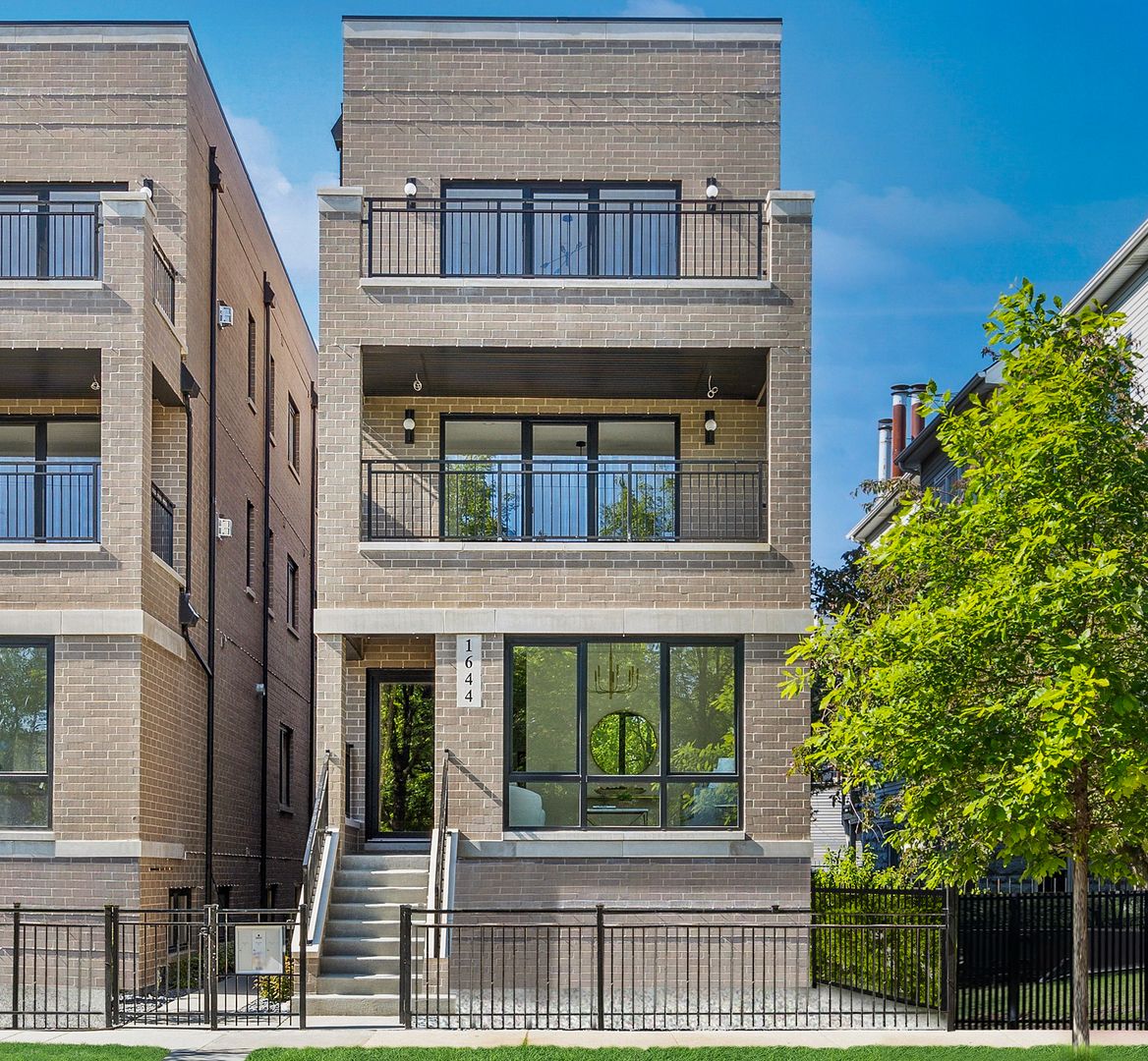 957 N Winchester Parkway #1 — Chicago, IL 60622