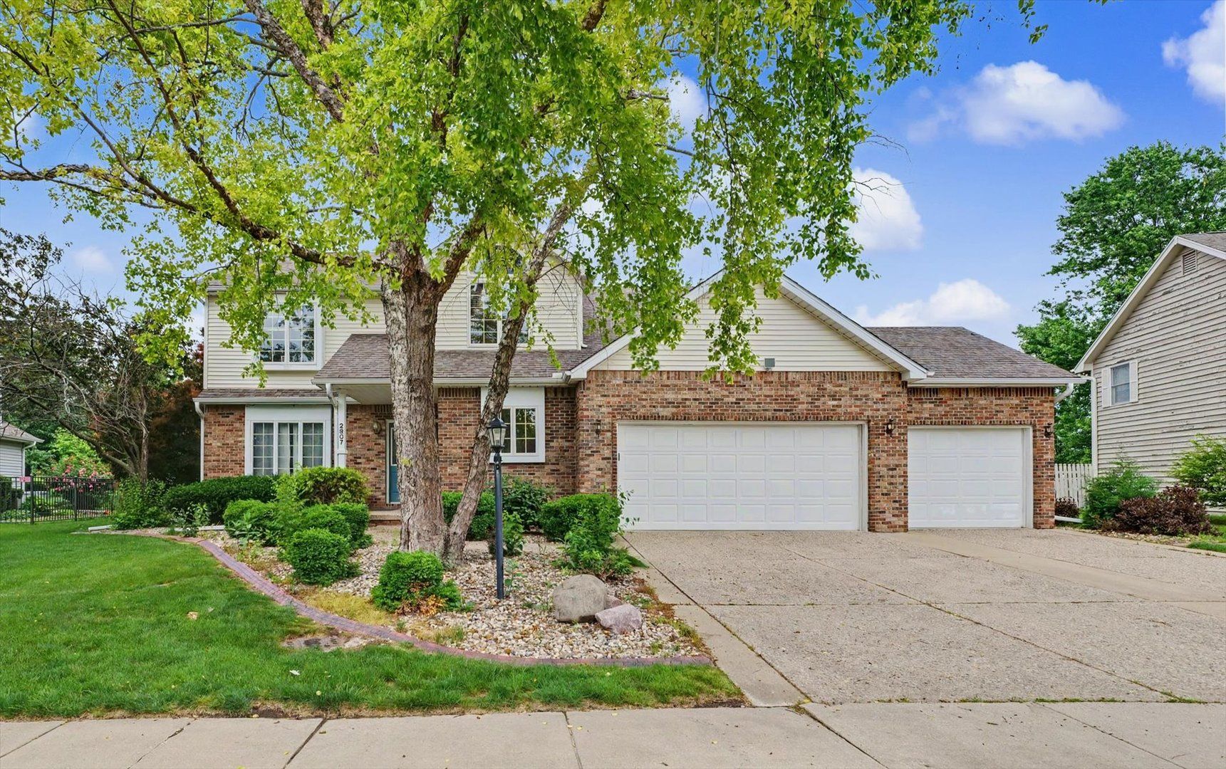 2807 Cherry Hills Drive — Champaign, IL 61822