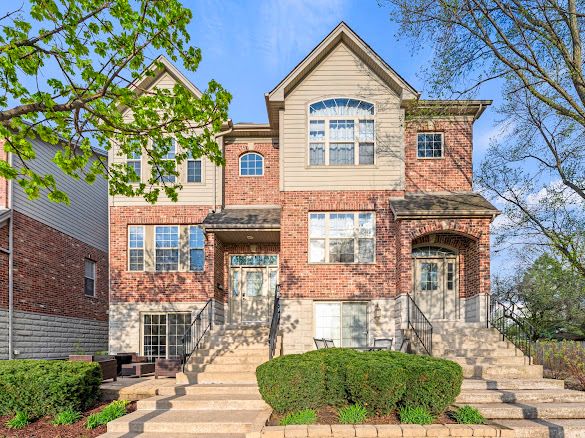 265 N WILMETTE Avenue — Westmont, IL 60559