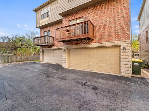 265 N WILMETTE Avenue, Westmont, IL 60559