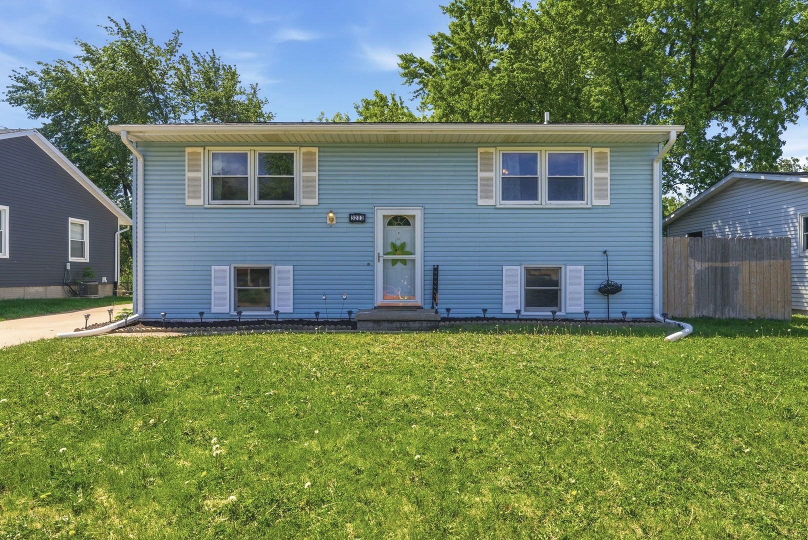 3203 w 66th Street — Davenport, IA 52806