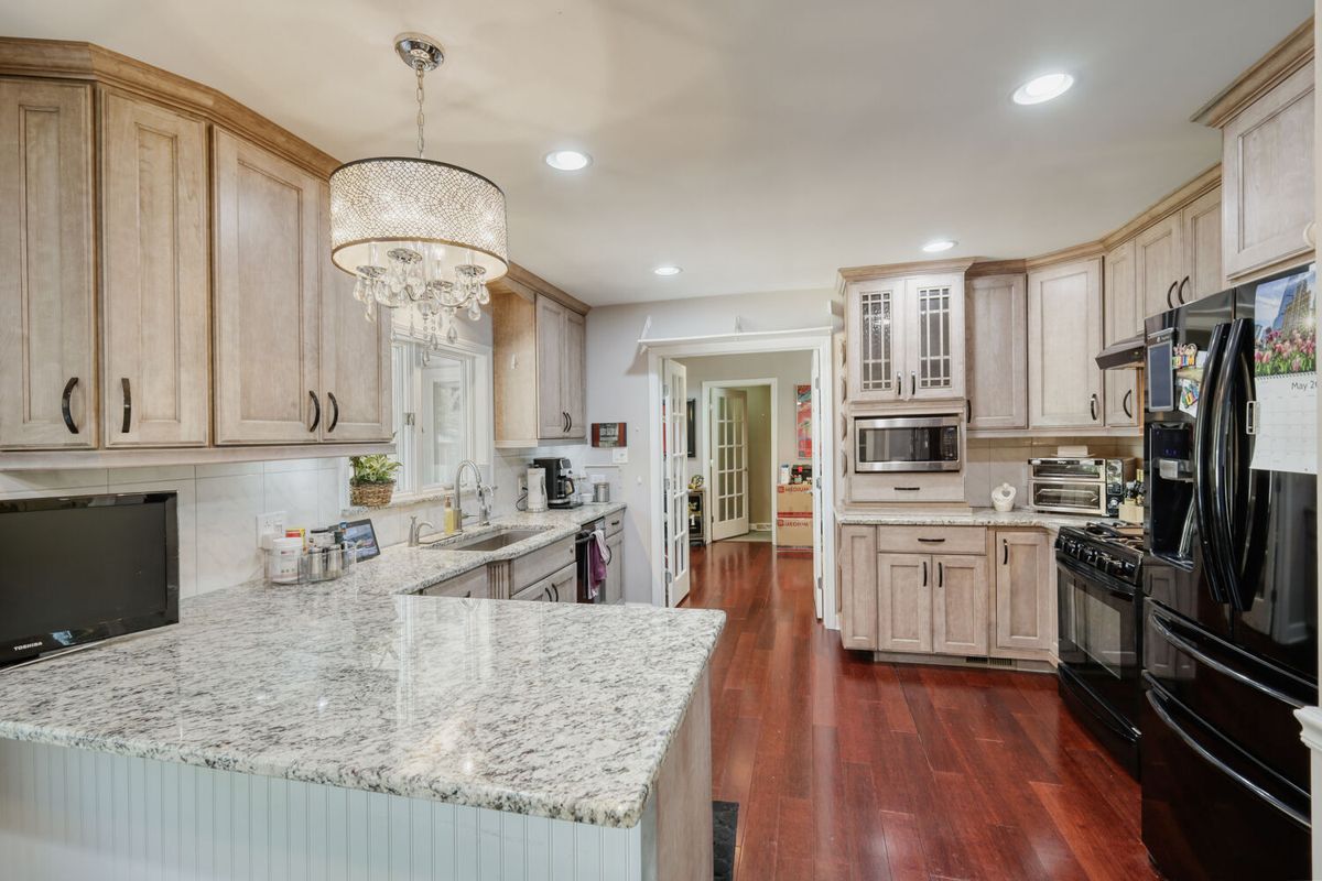 8035 Wolf Road, La Grange, IL 60525