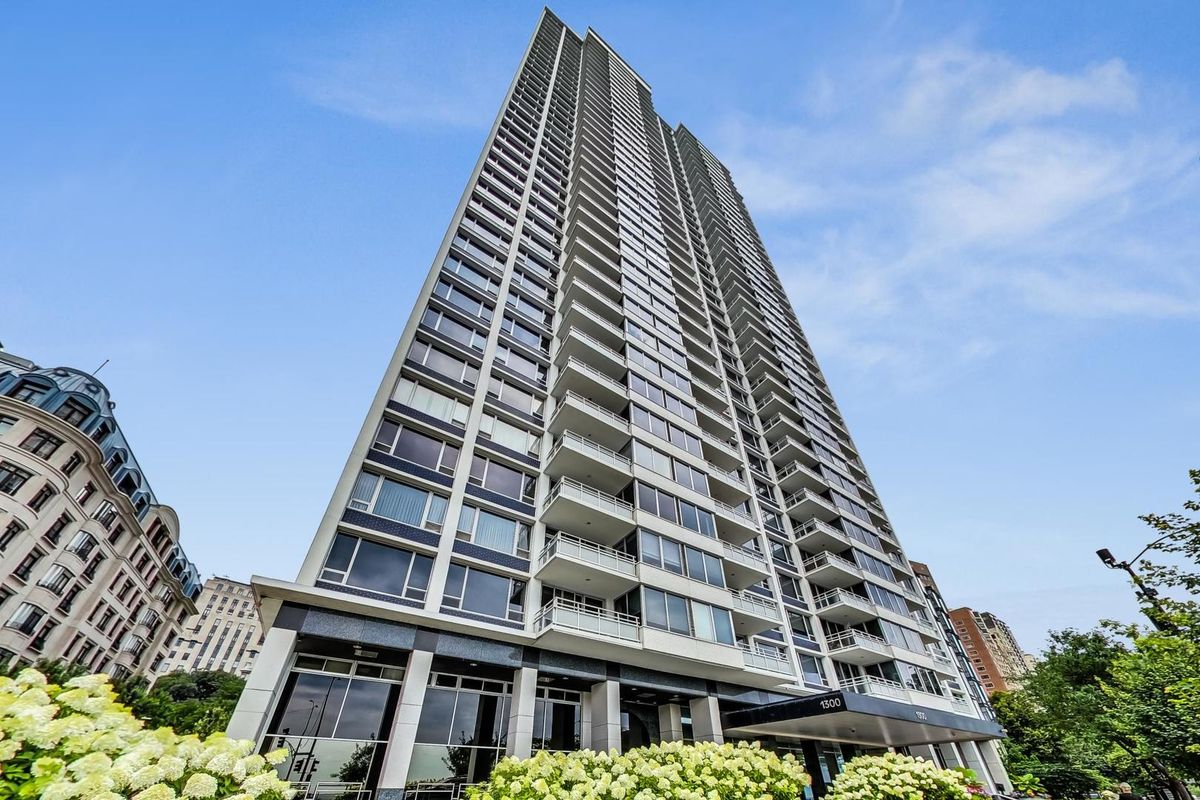 1300 Lake Shore Drive, Chicago, IL 60610