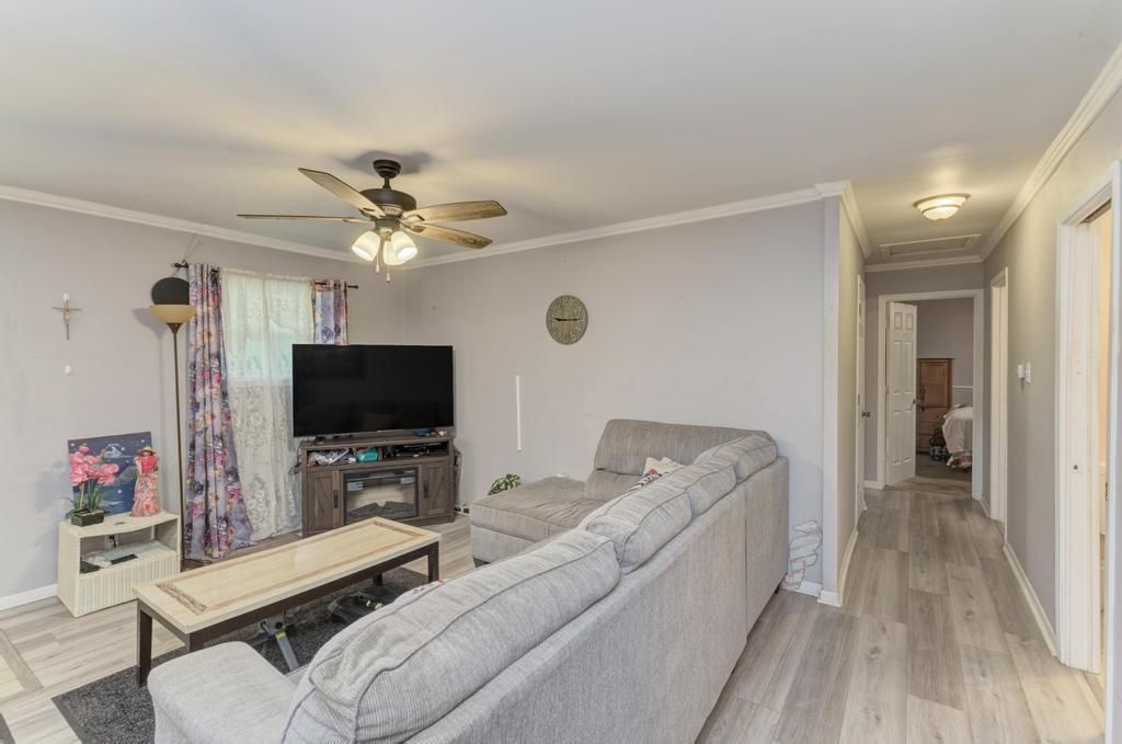 105 Queenswood Road, Bolingbrook, IL 60440