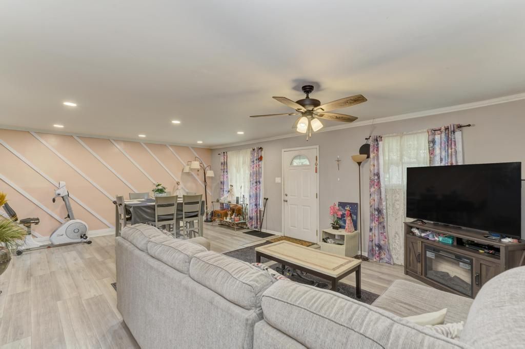 105 Queenswood Road, Bolingbrook, IL 60440