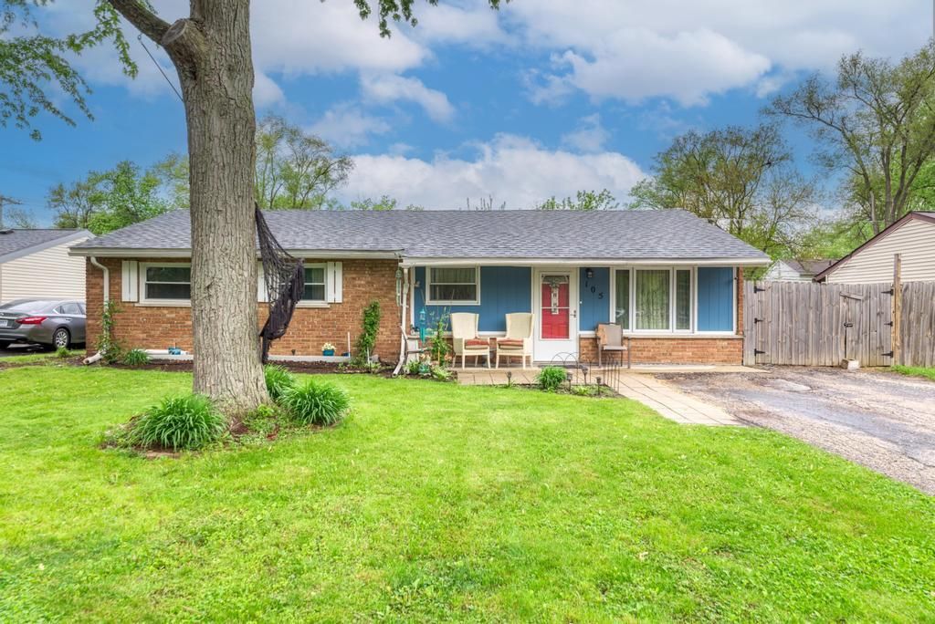 105 Queenswood Road, Bolingbrook, IL 60440