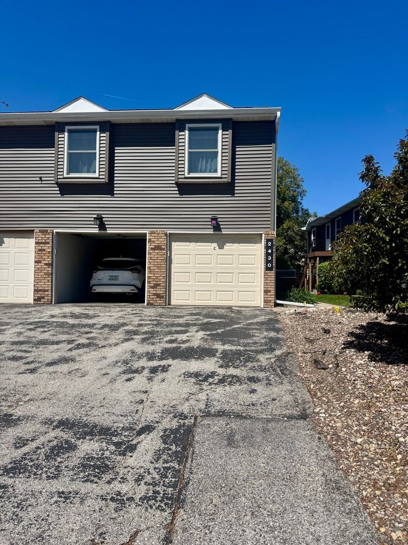 2430 51st Street, Davenport, IA 52807