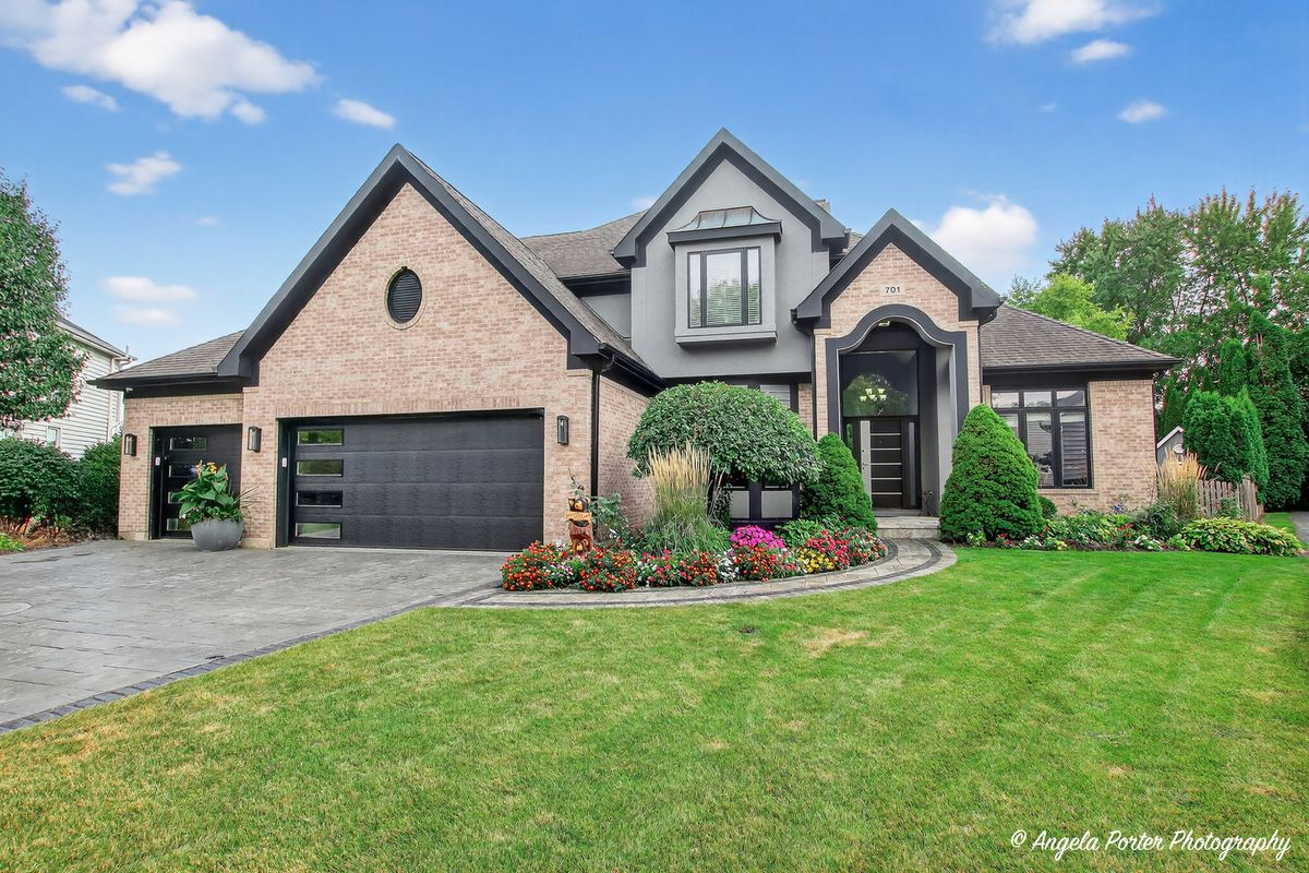 701 Caitlin Court, Grayslake, IL 60030