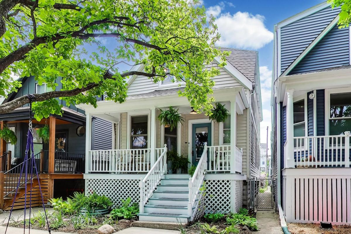 2433 Hutchinson Street, Chicago, IL 60618