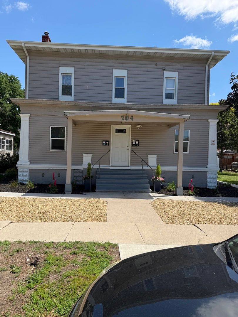 704 Locust Street — Sterling, IL 61081