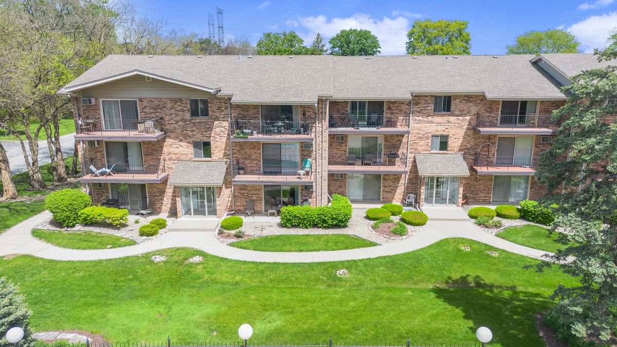 5343 Waterbury Court #2403, Crestwood, IL 60418
