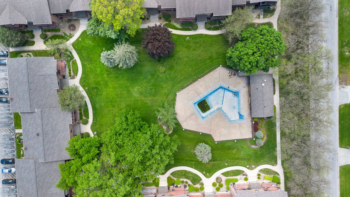 5343 Waterbury Court #2403, Crestwood, IL 60418
