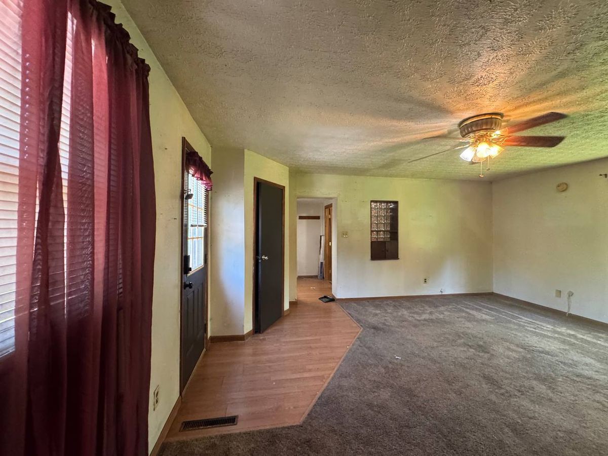 19855 N Prior Lane, Mt Vernon, IL 62864