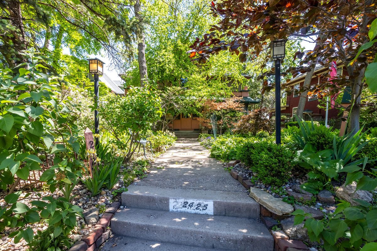 2425 Brady Street, Davenport, IA 52803