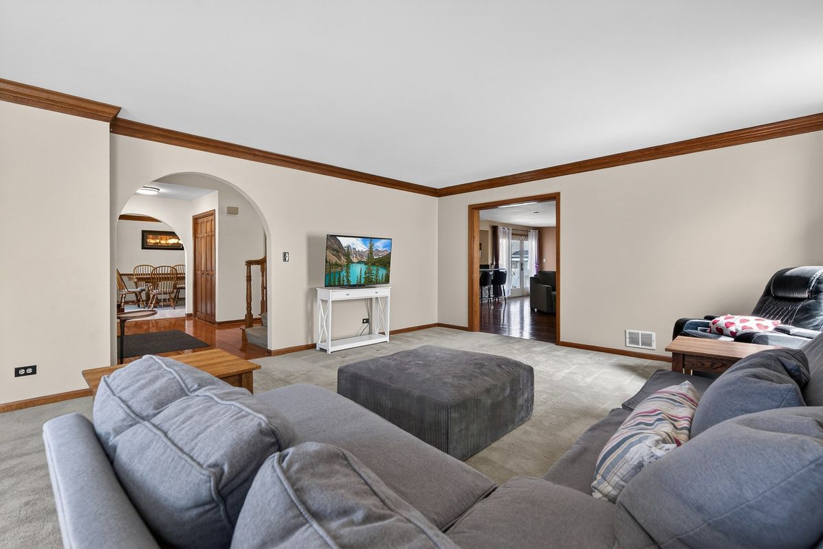 1659 Brittany Lane, Hoffman Estates, IL 60192