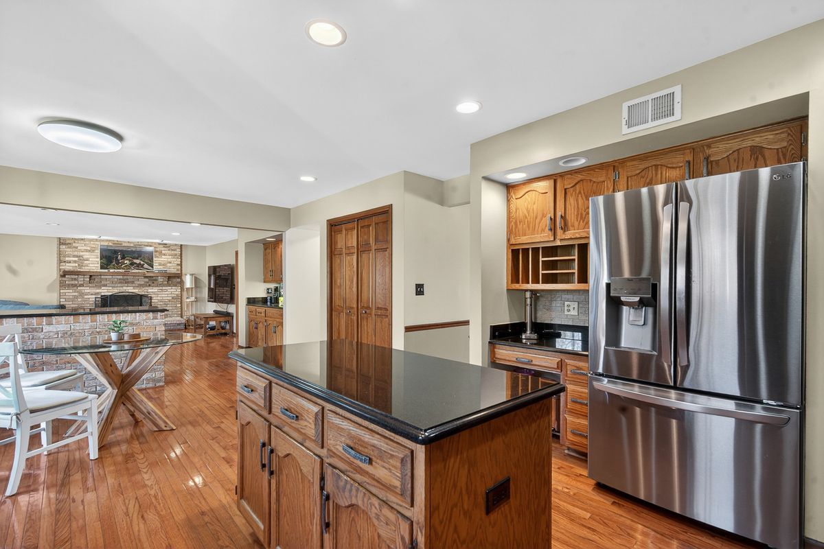 1659 Brittany Lane, Hoffman Estates, IL 60192
