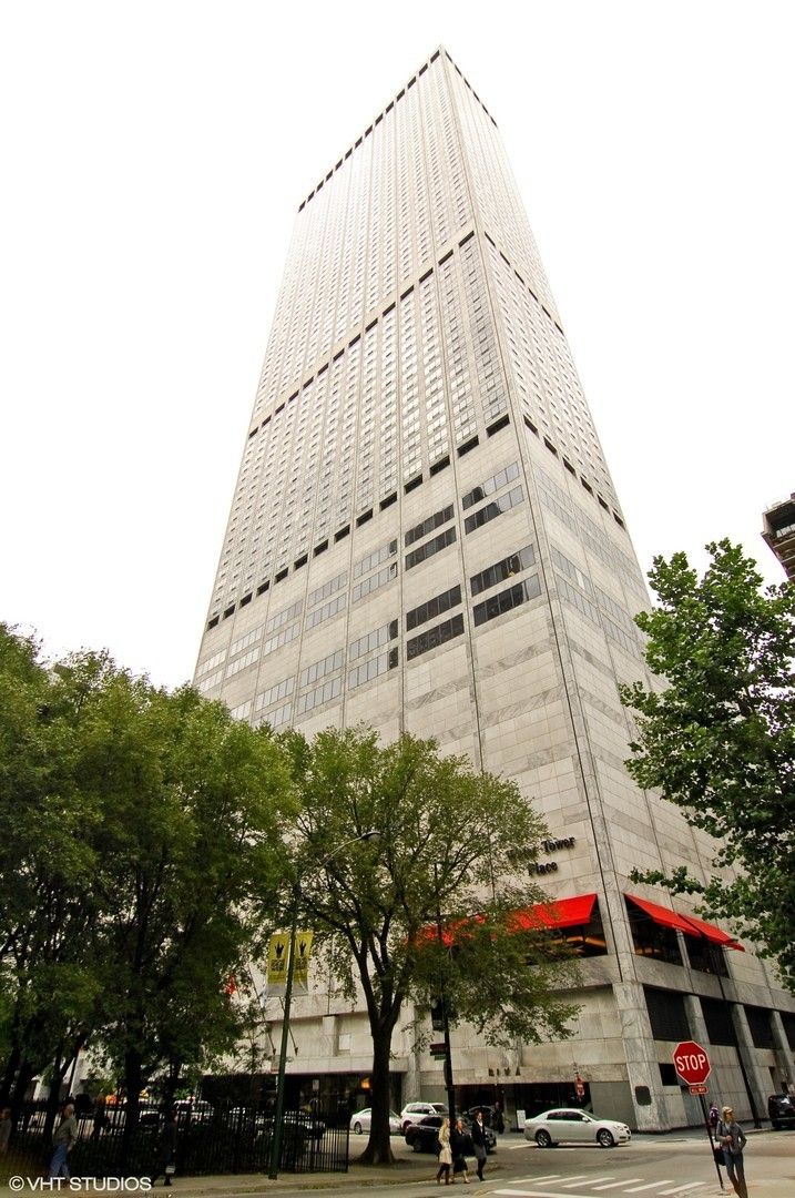 180 PEARSON Street, Chicago, IL 60611