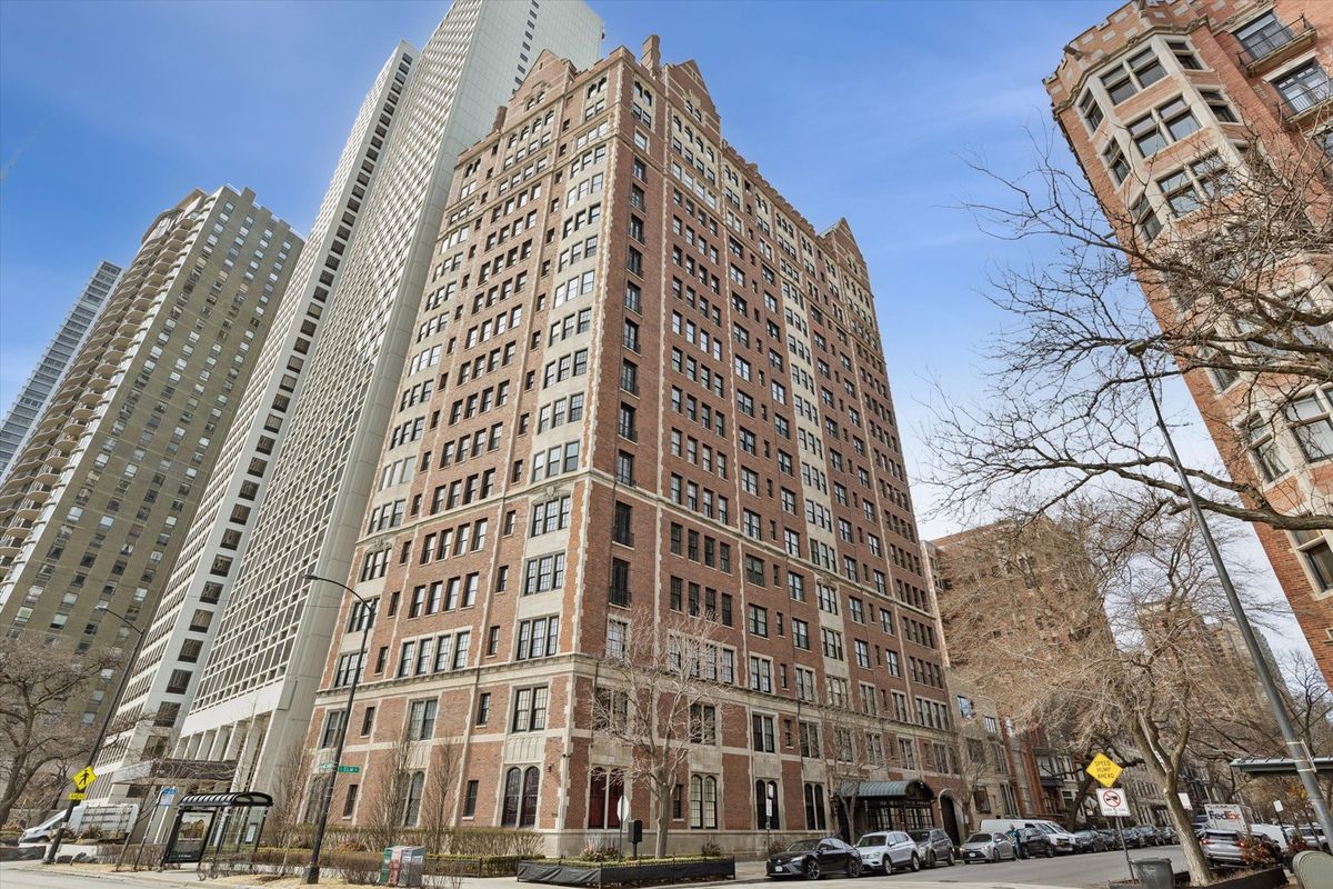 1120 Lake Shore Drive, Chicago, IL 60611