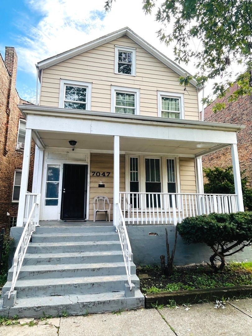 7047 S EBERHART Avenue — Chicago, IL 60637