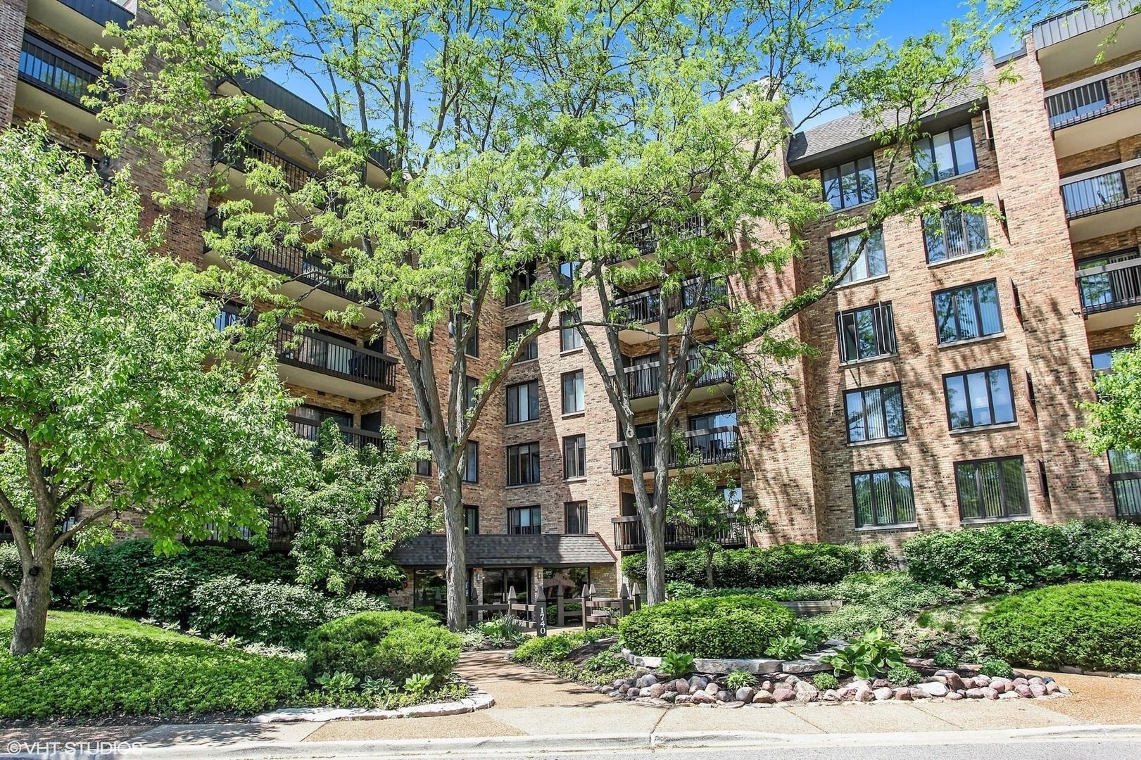1740 Mission Hills Road #112 — Northbrook, IL 60062