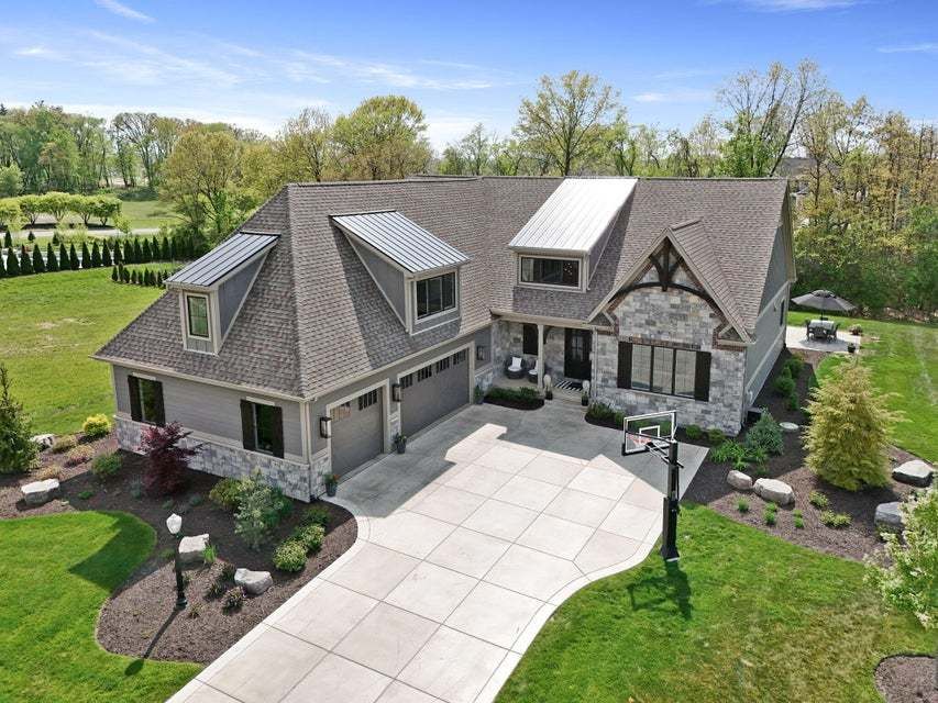 3703 Brigata Drive, Valparaiso, IN 46385
