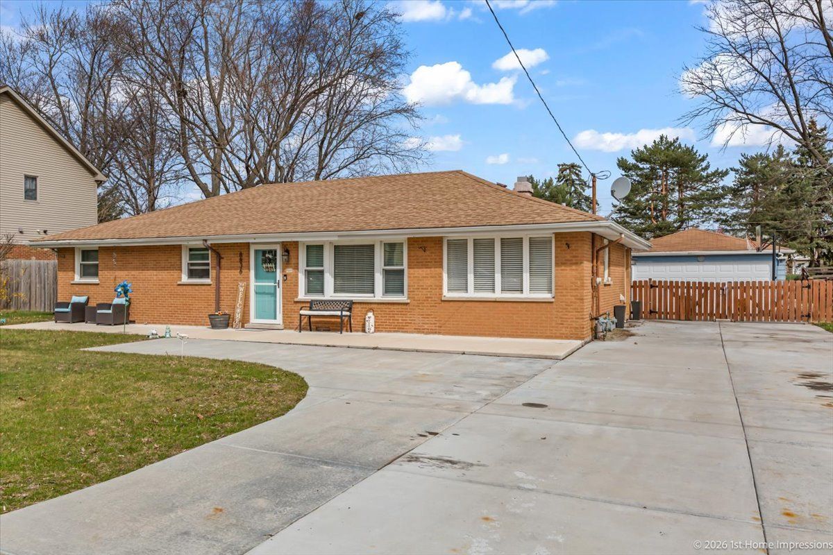 8836 W 93rd Place — Hickory Hills, IL 60457