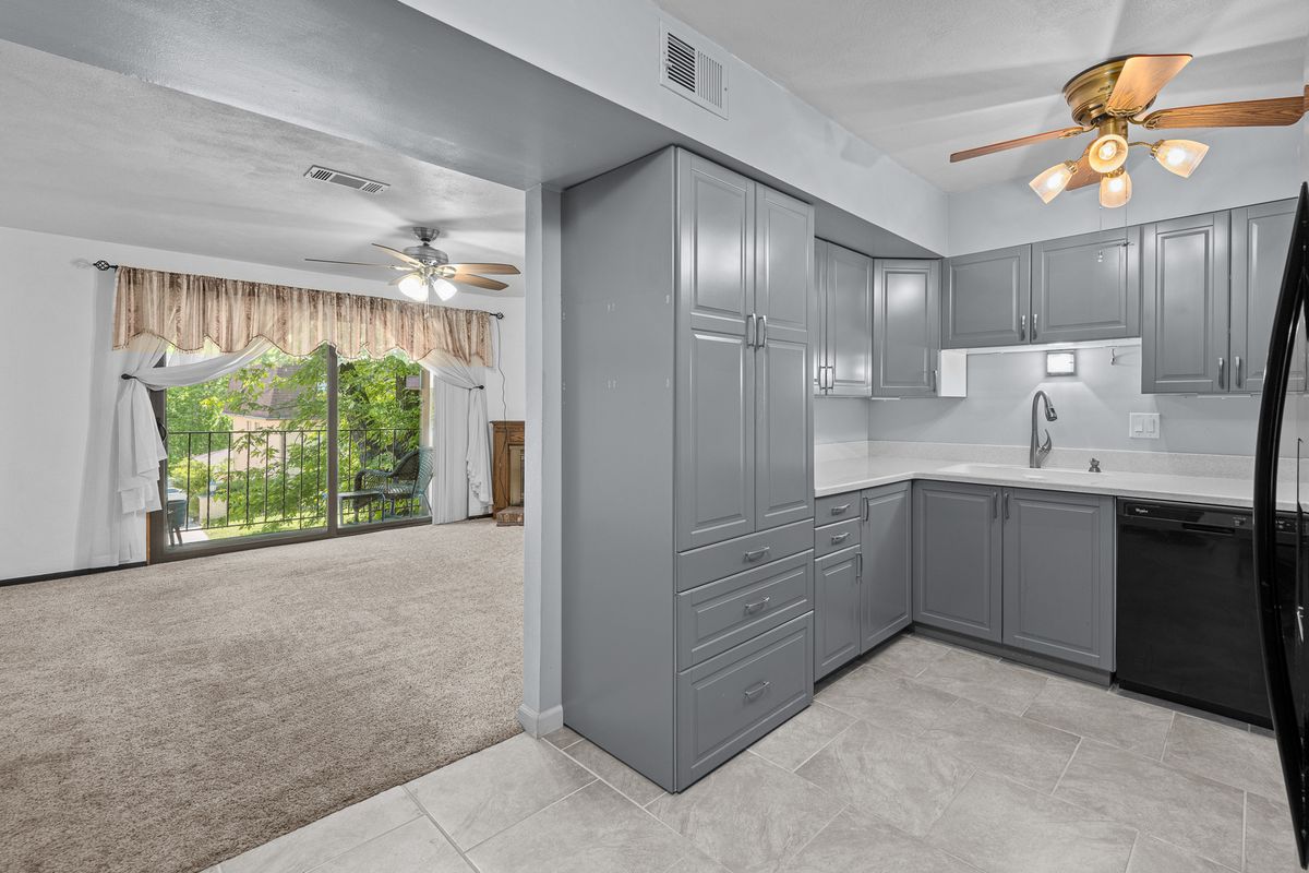 2501 26th Avenue Court #1-E, Rock Island, IL 61201