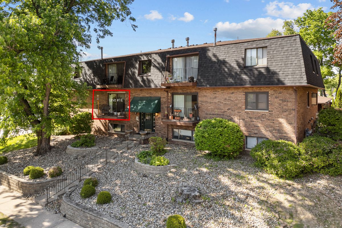 2501 26th Avenue Court, Rock Island, IL 61201