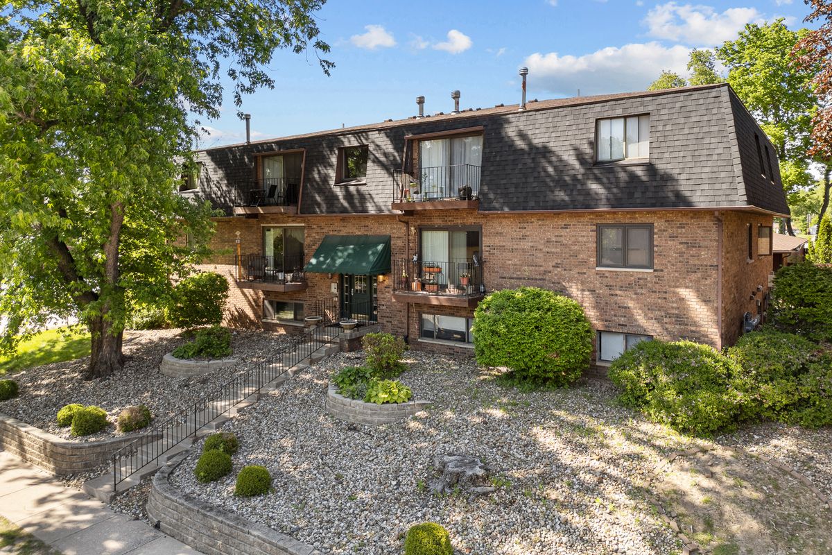 2501 26th Avenue Court #1-E, Rock Island, IL 61201