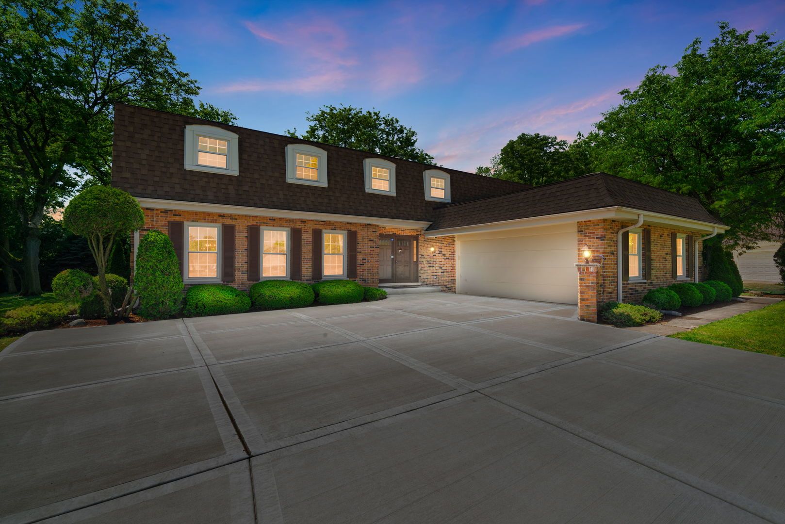 65 Regent Drive — Oak Brook, IL 60523