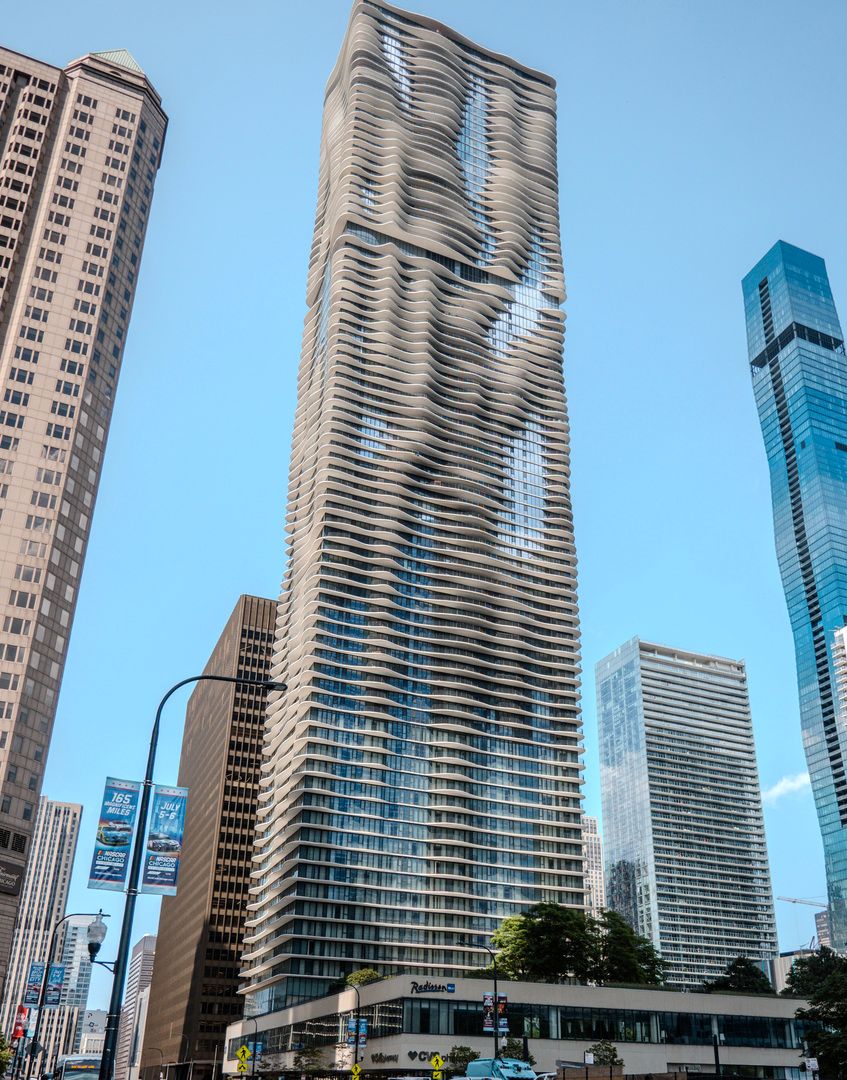 225 N Columbus Drive #5701 — Chicago, IL 60601