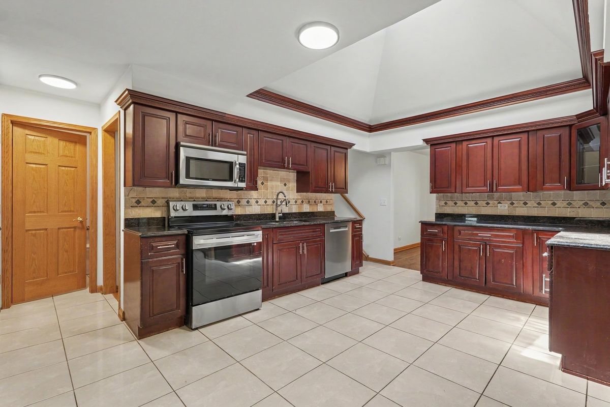 6351 W 124th Place, Palos Heights, IL 60463
