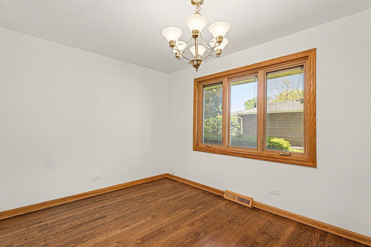 6351 W 124th Place, Palos Heights, IL 60463