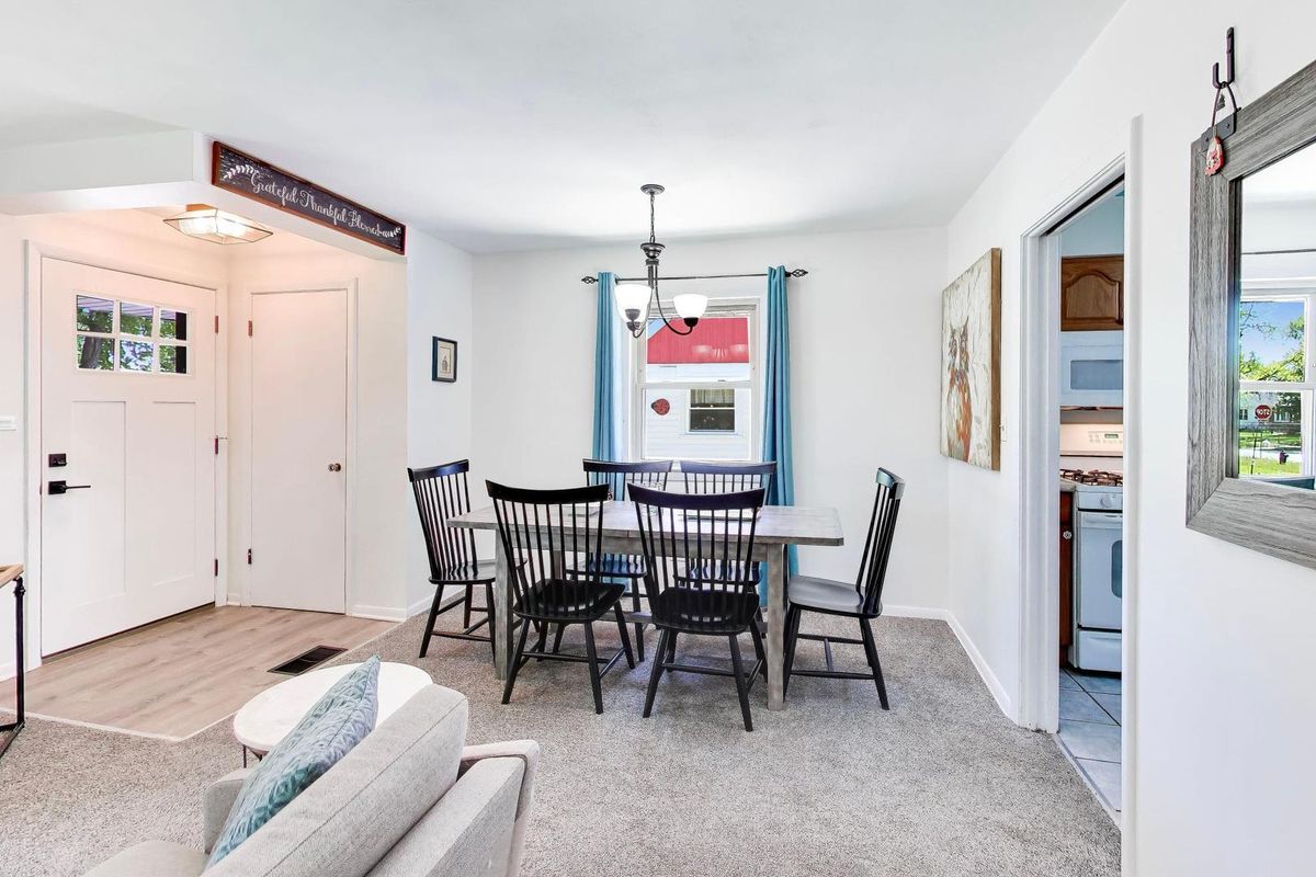 210 N 2nd Avenue, Villa Park, IL 60181