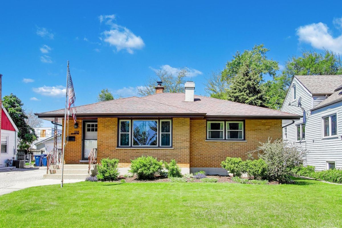 210 N 2nd Avenue, Villa Park, IL 60181