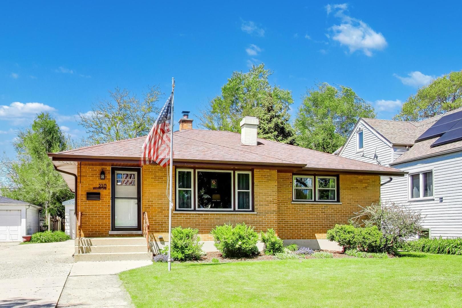 210 N 2nd Avenue — Villa Park, IL 60181