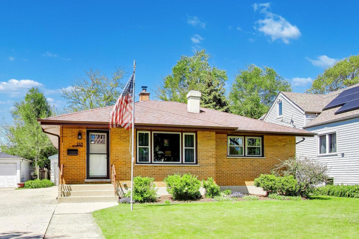 210 2nd Avenue, Villa Park, IL 60181