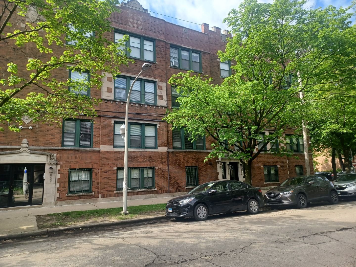 935 E 54th Place #1 — Chicago, IL 60615