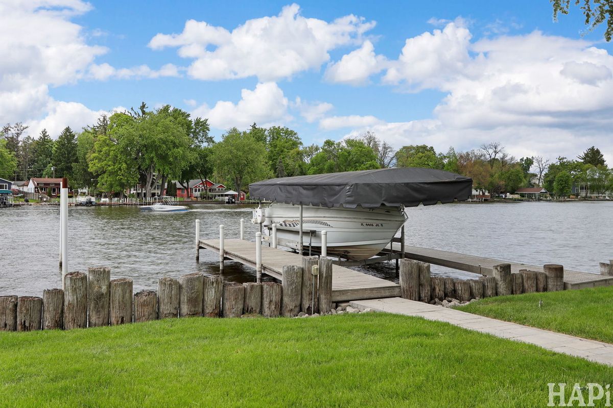 1611 N Woodlawn Park Avenue, McHenry, IL 60051