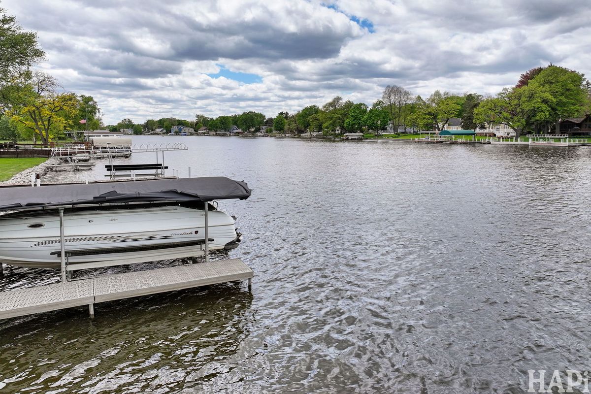 1611 N Woodlawn Park Avenue, McHenry, IL 60051