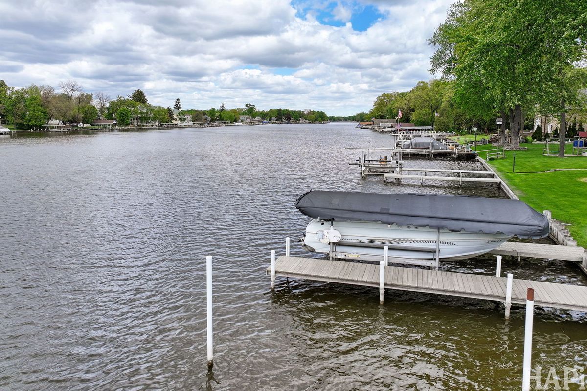 1611 N Woodlawn Park Avenue, McHenry, IL 60051