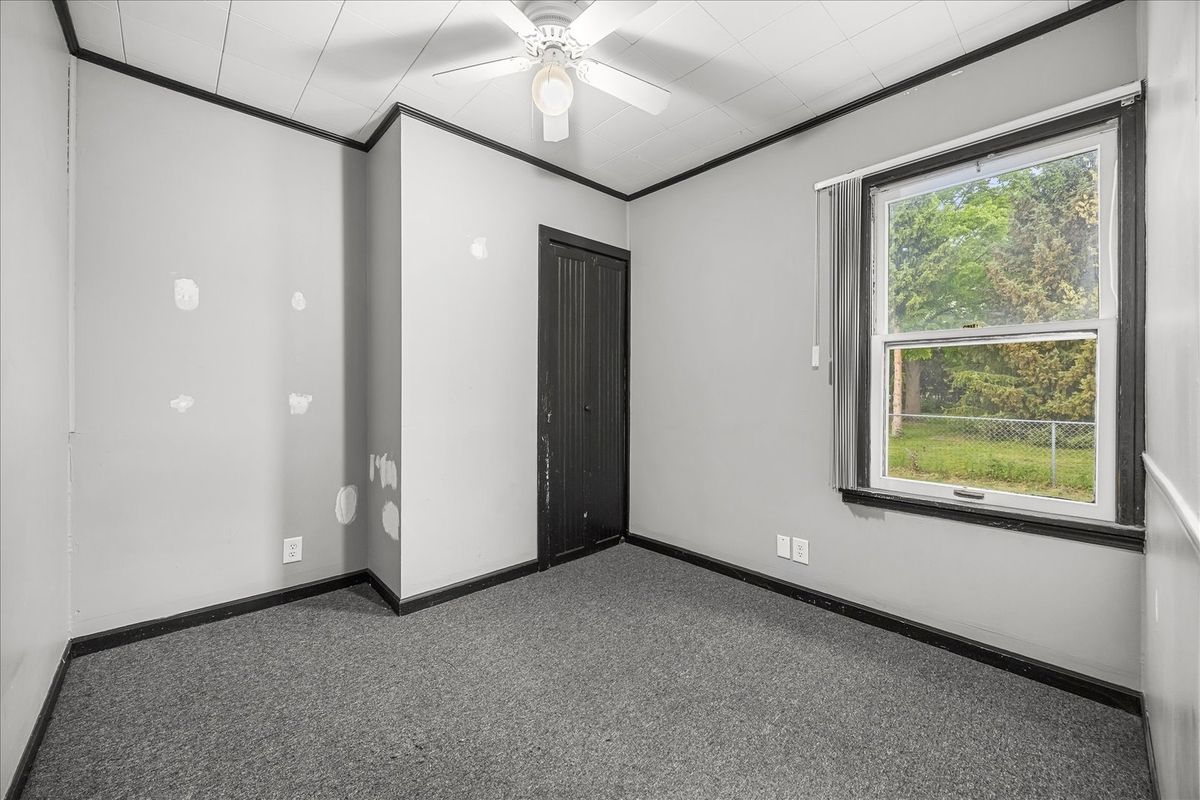 274 Kossuth Street, South Elgin, IL 60177