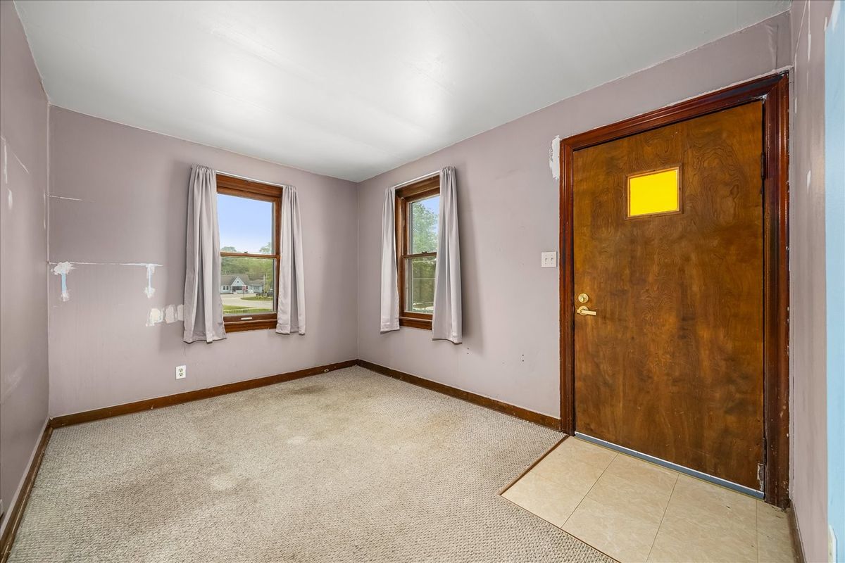 274 Kossuth Street, South Elgin, IL 60177