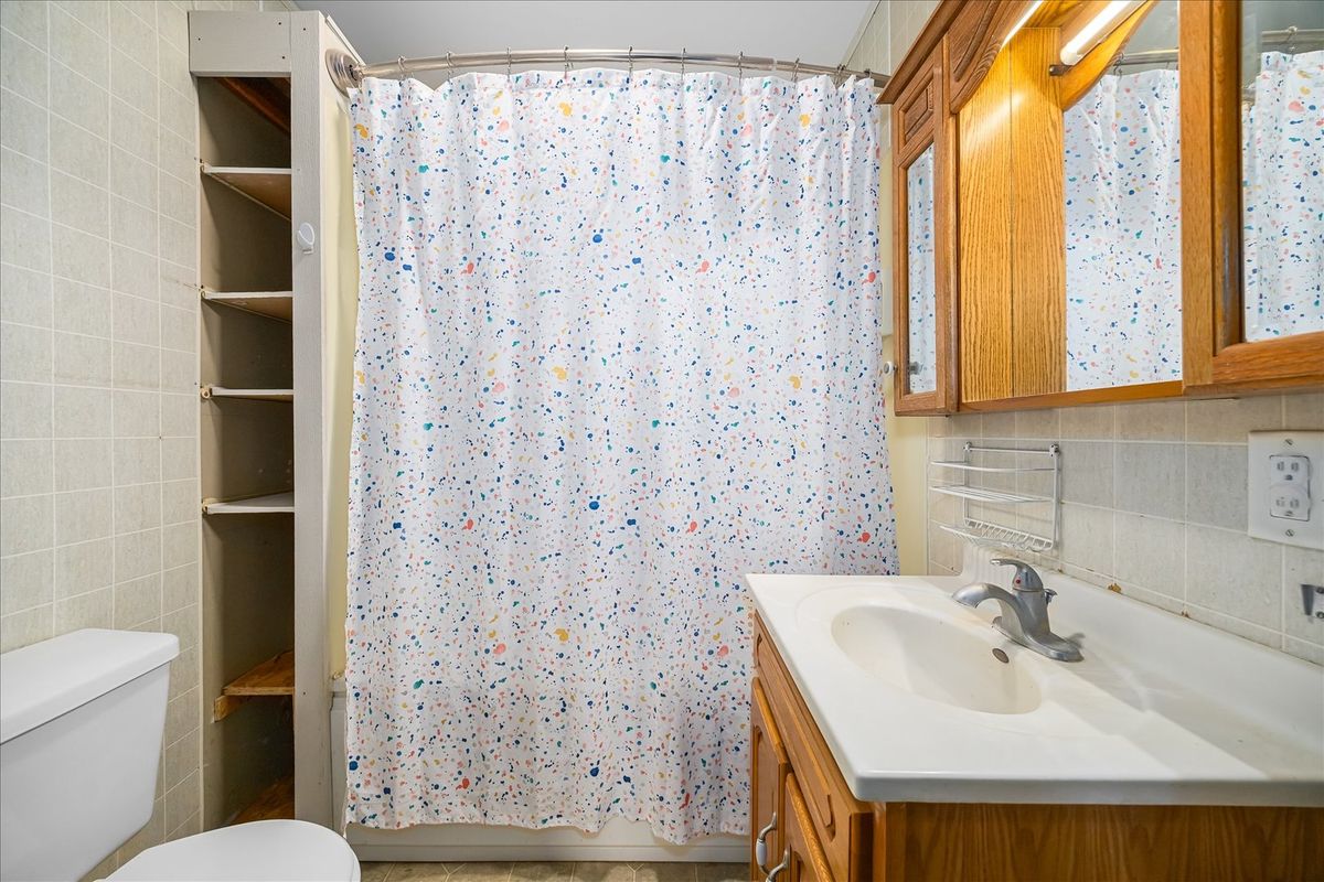 274 Kossuth Street, South Elgin, IL 60177